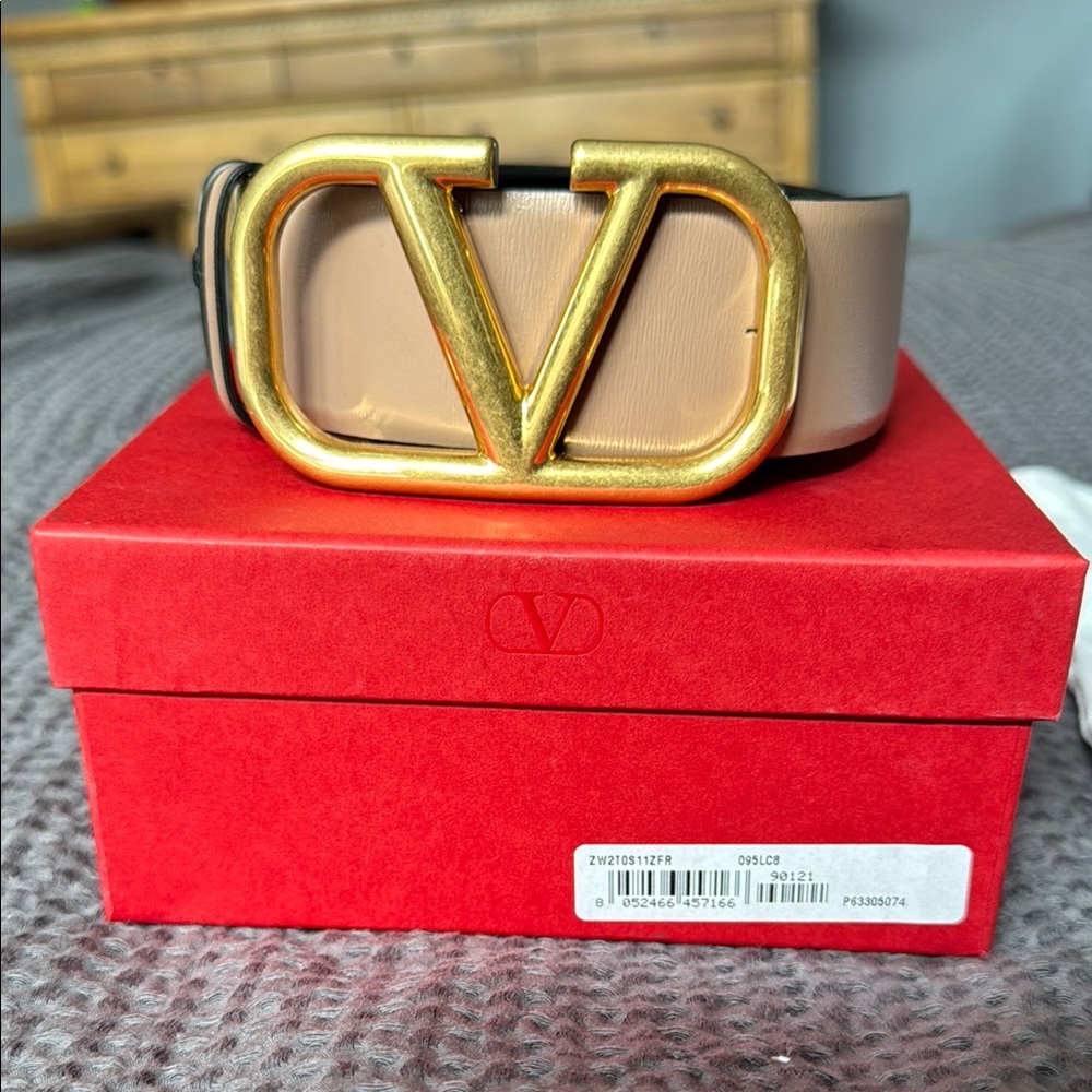 Valentino Garavani Reversible V-logo leather belt